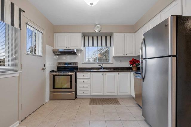 72 Norfield Cres, House detached with 3 bedrooms, 2 bathrooms and 3 parking in Toronto ON | Image 2