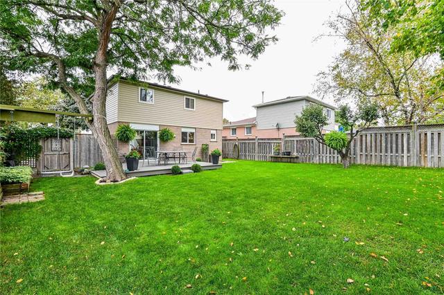 6 Sutherland Ave, House detached with 4 bedrooms, 2 bathrooms and 2 parking in Brampton ON | Image 3