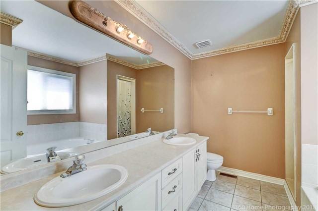 19 La Rocca Ave, House detached with 4 bedrooms, 4 bathrooms and 3 parking in Vaughan ON | Image 14