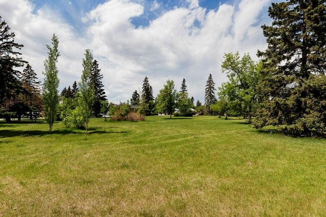 28 Meadowlark Crescent Sw, House detached with 4 bedrooms, 3 bathrooms and 2 parking in Calgary AB | Image 33