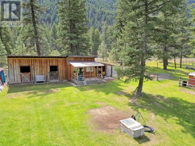 2446 Hwy 3, House other with 2 bedrooms, 2 bathrooms and null parking in Central Kootenay B BC | Image 8