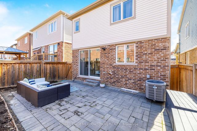 533 Bartleman Terr, House detached with 4 bedrooms, 4 bathrooms and 3 parking in Milton ON | Image 33