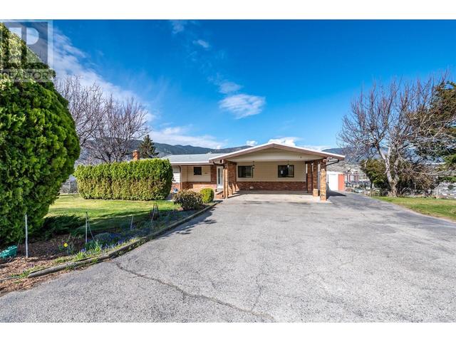 105 Spruce Road, House detached with 4 bedrooms, 3 bathrooms and null parking in Penticton BC | Image 3