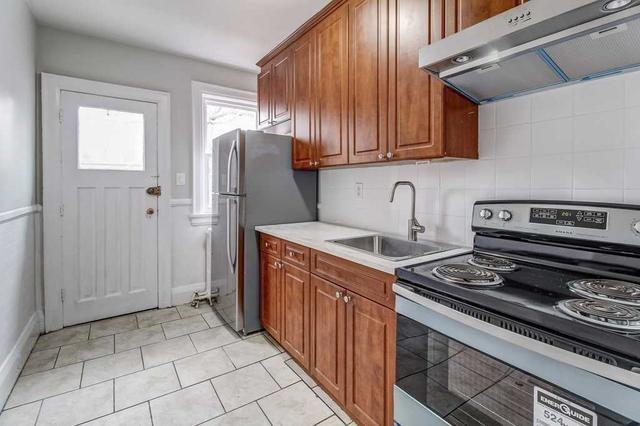 upper - 233 Jane St, House other with 2 bedrooms, 1 bathrooms and 1 parking in Toronto ON | Image 3