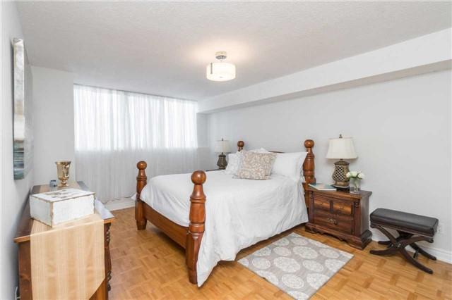 Sph8 - 3695 Kaneff Cres, Condo with 2 bedrooms, 2 bathrooms and 2 parking in Mississauga ON | Image 9