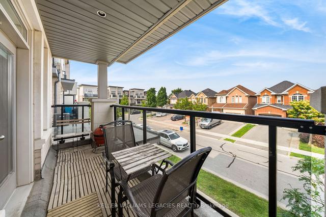 11 - 105 Kayla Cres, Townhouse with 2 bedrooms, 2 bathrooms and 1 parking in Vaughan ON | Image 2