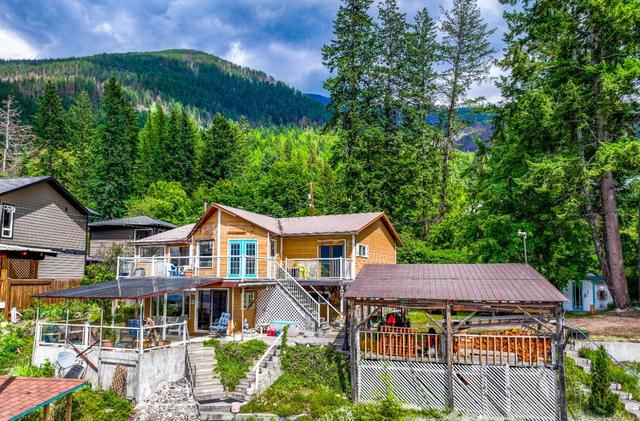 12337 Highway 3a, House detached with 4 bedrooms, 3 bathrooms and null parking in Central Kootenay A BC | Image 35