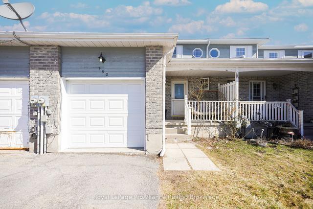 790 Littlestone Cres, House attached with 3 bedrooms, 2 bathrooms and 3 parking in Kingston ON | Image 1