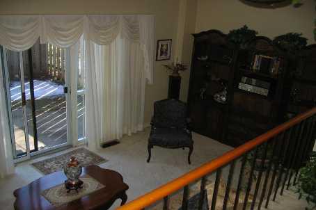 81 Song Meadoway, Townhouse with 3 bedrooms, 2 bathrooms and 2 parking in Toronto ON | Image 3