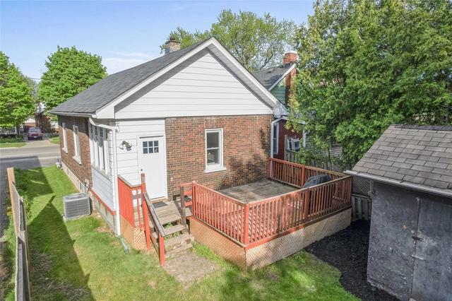 48 Burk St, House detached with 2 bedrooms, 1 bathrooms and 2 parking in Oshawa ON | Image 3