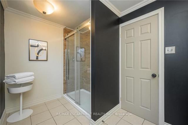 382 Fairlawn Cres, House detached with 3 bedrooms, 2 bathrooms and 6 parking in Burlington ON | Image 18