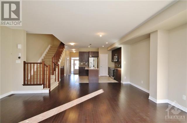 15 Rookie Crescent, Townhouse with 3 bedrooms, 3 bathrooms and 2 parking in Ottawa ON | Image 4