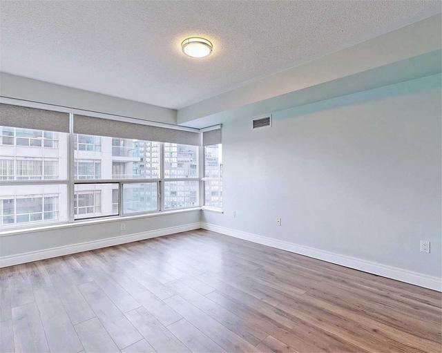 2309 - 909 Bay St, Condo with 3 bedrooms, 2 bathrooms and 1 parking in Toronto ON | Image 13