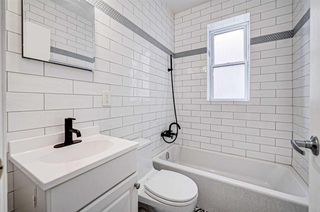 616 Manning Ave, House semidetached with 3 bedrooms, 3 bathrooms and 2 parking in Toronto ON | Image 31