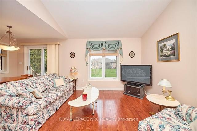 87 Sandra Dr, House detached with 3 bedrooms, 2 bathrooms and 6 parking in Pelham ON | Image 3