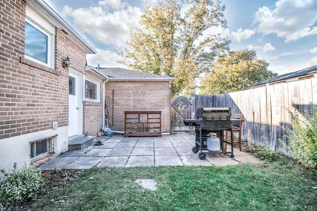 317 Balmoral Dr, House detached with 3 bedrooms, 2 bathrooms and 2 parking in Brampton ON | Image 18