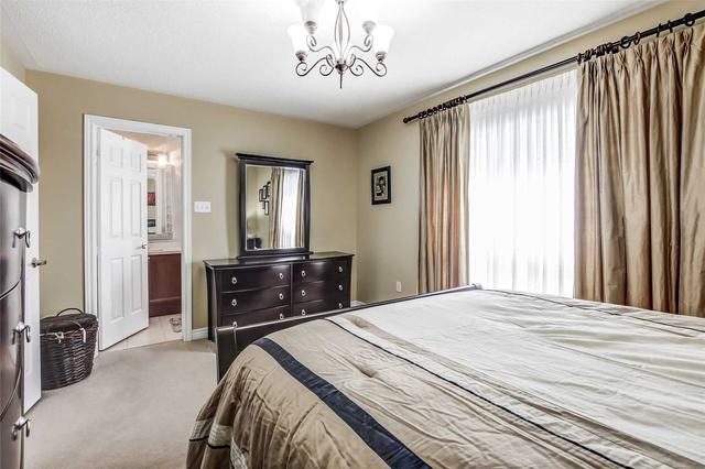 27 Village Lake Cres, House detached with 3 bedrooms, 4 bathrooms and 6 parking in Brampton ON | Image 18