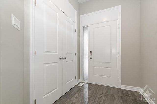 125 Eric Maloney Way, Townhouse with 3 bedrooms, 3 bathrooms and 3 parking in Ottawa ON | Image 2