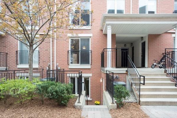 1510 - 26 Laidlaw St, Townhouse with 2 bedrooms, 1 bathrooms and 1 parking in Toronto ON | Image 2