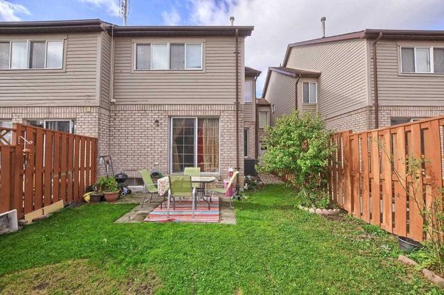 8 Langdale Cres, House attached with 3 bedrooms, 4 bathrooms and 4 parking in Brampton ON | Image 35