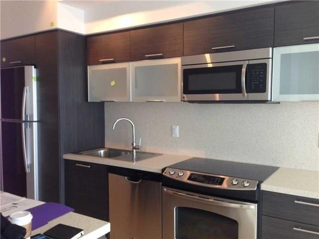 1001 - 386 Yonge St, Condo with 2 bedrooms, 2 bathrooms and 1 parking in Toronto ON | Image 11