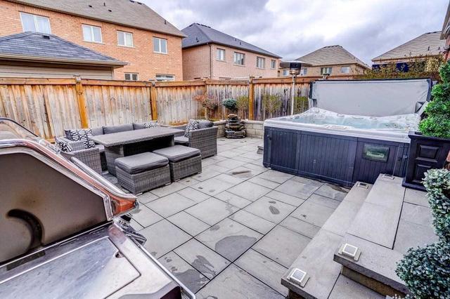 33 Lesabre Cres, House semidetached with 3 bedrooms, 3 bathrooms and 3 parking in Brampton ON | Image 20