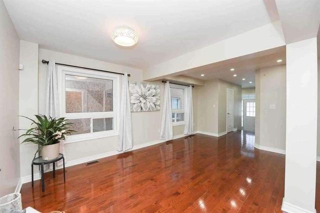 upper - 3023 Mission Hill Dr, House semidetached with 4 bedrooms, 3 bathrooms and 2 parking in Mississauga ON | Image 12