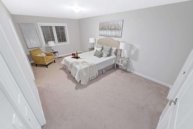 35 Heaven Cres, House attached with 3 bedrooms, 3 bathrooms and 3 parking in Milton ON | Image 16