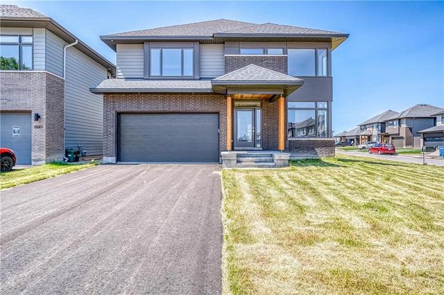 692 Borbridge Avenue, House detached with 5 bedrooms, 4 bathrooms and 4 parking in Ottawa ON | Image 1