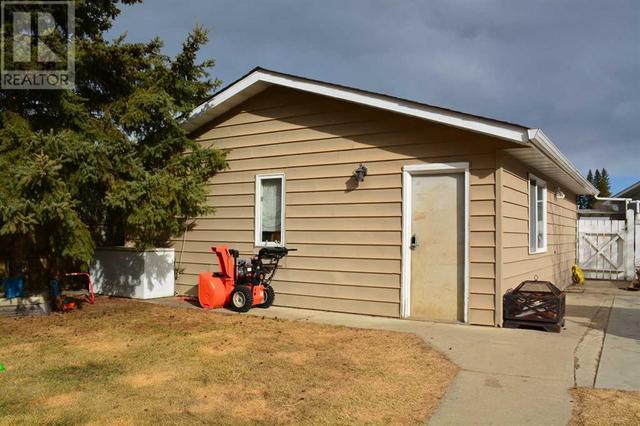 80 Chickadee Drive, House detached with 5 bedrooms, 2 bathrooms and 10 parking in Whitecourt AB | Image 4