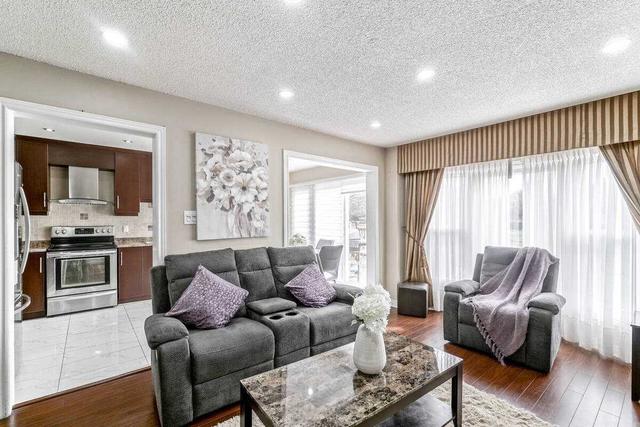 132 Leeward Dr, House detached with 4 bedrooms, 4 bathrooms and 3 parking in Brampton ON | Image 3