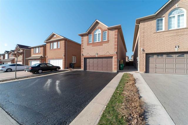 9 Lauraglen Cres, House detached with 4 bedrooms, 4 bathrooms and 6 parking in Brampton ON | Image 11