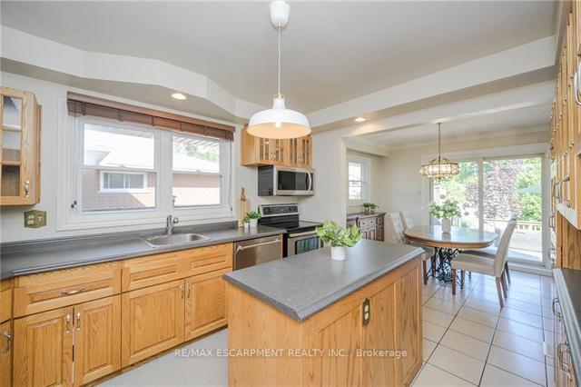 382 Fairlawn Cres, House detached with 3 bedrooms, 2 bathrooms and 6 parking in Burlington ON | Image 6