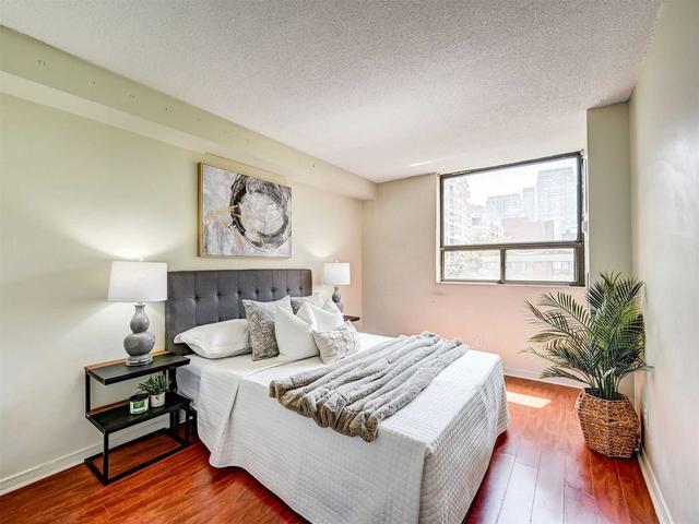 th8 - 89 Mccaul St, Townhouse with 4 bedrooms, 3 bathrooms and 0 parking in Toronto ON | Image 13