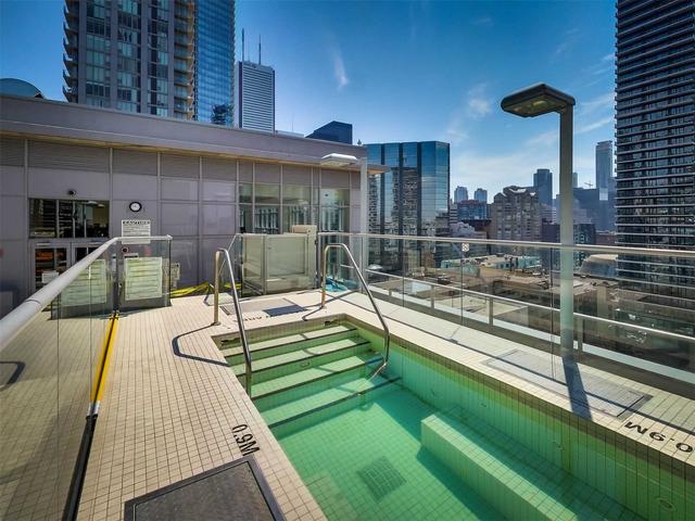 uph12 - 21 Nelson St, Condo with 1 bedrooms, 2 bathrooms and 1 parking in Toronto ON | Image 13