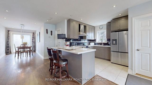 93 Poplar Rd, House detached with 2 bedrooms, 2 bathrooms and 4 parking in Toronto ON | Image 2