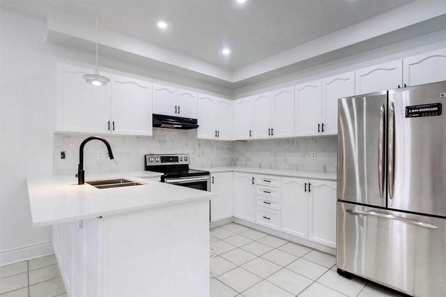 46 Kaitlin Dr, House detached with 4 bedrooms, 4 bathrooms and 4 parking in Richmond Hill ON | Image 3