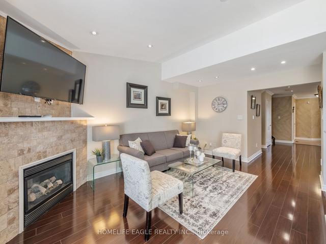 34 Kalmar Cres, House semidetached with 3 bedrooms, 4 bathrooms and 3 parking in Richmond Hill ON | Image 5