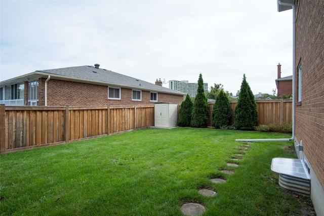 3525 Birchmeadow Cres, House semidetached with 4 bedrooms, 2 bathrooms and 3 parking in Mississauga ON | Image 14