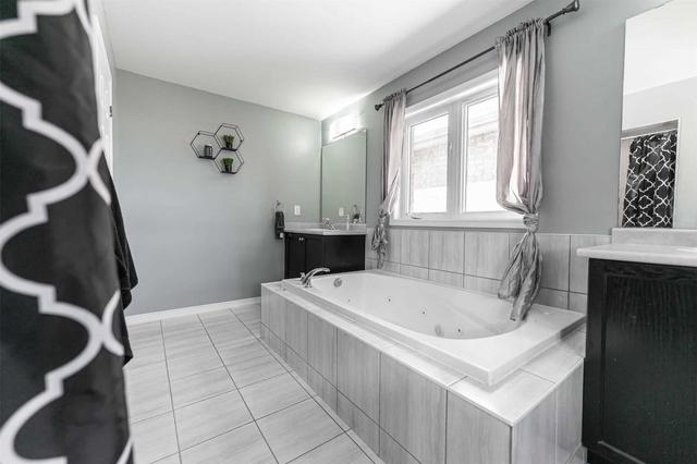 7726 Sassafras Tr, House detached with 4 bedrooms, 4 bathrooms and 6 parking in Niagara Falls ON | Image 22