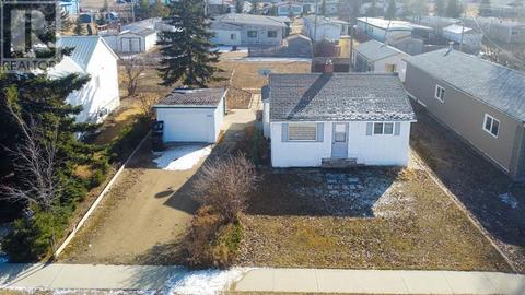 7 3 Avenue Sw, House detached with 2 bedrooms, 1 bathrooms and 2 parking in Falher AB | Card Image
