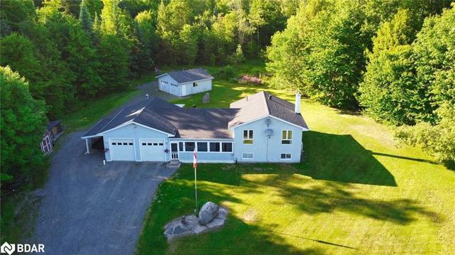 1687 Highway 118 E, House detached with 3 bedrooms, 1 bathrooms and 17 parking in Bracebridge ON | Image 2