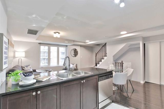 220 - 11 Ruttan St, Townhouse with 2 bedrooms, 2 bathrooms and 1 parking in Toronto ON | Image 6