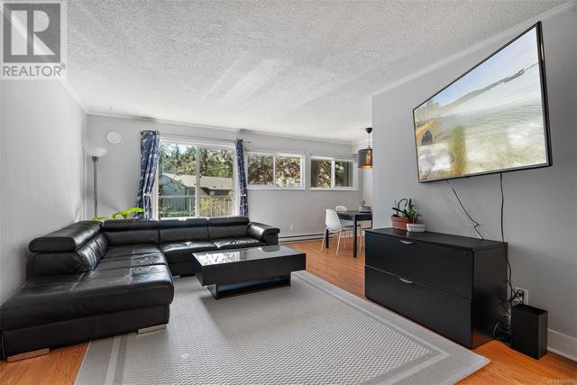 560 Carnation Pl, Condo with 2 bedrooms, 1 bathrooms and 1 parking in Saanich BC | Image 4