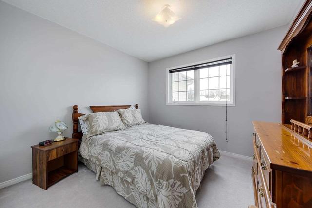 27 Pickett Cres, House attached with 3 bedrooms, 3 bathrooms and 3 parking in Barrie ON | Image 14