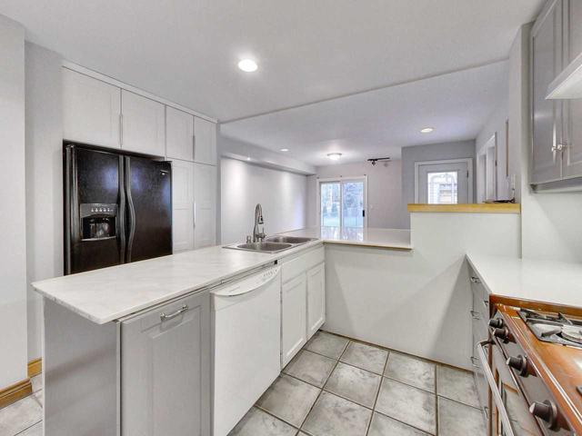 258 Erskine Ave, House detached with 4 bedrooms, 3 bathrooms and 5 parking in Toronto ON | Image 4