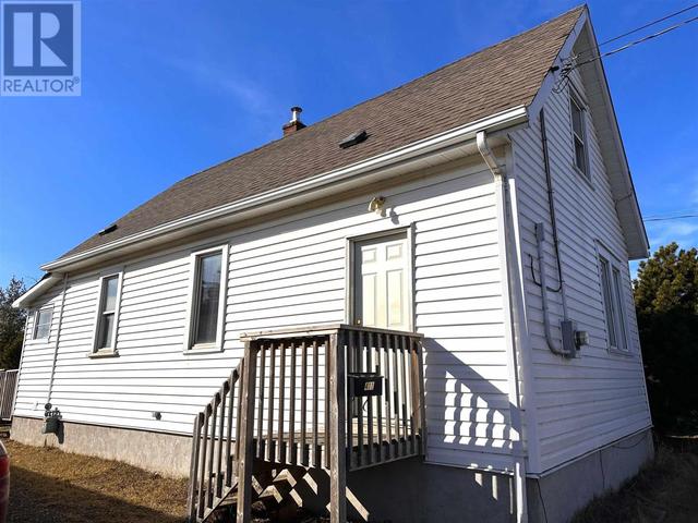 411 Fourth Ave, House detached with 2 bedrooms, 1 bathrooms and null parking in Thunder Bay ON | Image 2