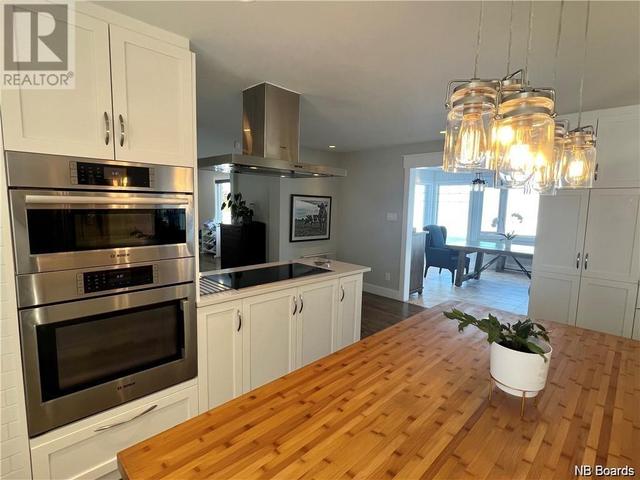 1670 Queen Elizabeth Drive, House detached with 4 bedrooms, 3 bathrooms and null parking in Bathurst NB | Image 14