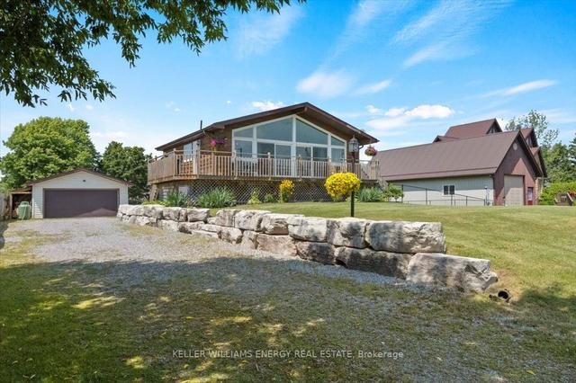 79 Hillside Dr, House detached with 3 bedrooms, 2 bathrooms and 14 parking in Kawartha Lakes ON | Image 1