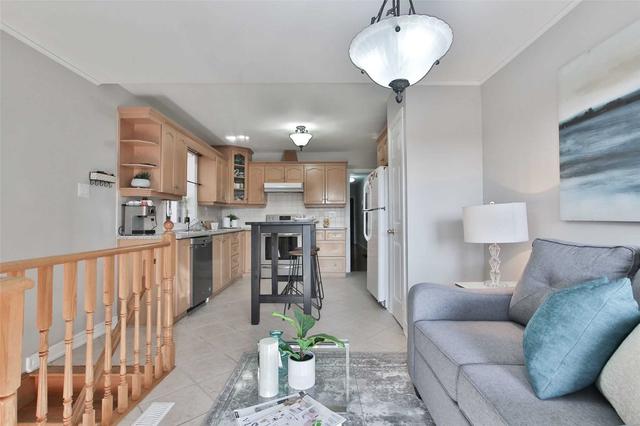 124 Caledonia Rd, House detached with 2 bedrooms, 2 bathrooms and 2 parking in Toronto ON | Image 3